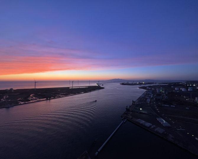 こんなの“ドラマ”すぎる!!スケルトンタワーから望む日本海の夕日は絶景！行列ができる“自販機”にも注目!?【無料展望室シリーズvol.16】