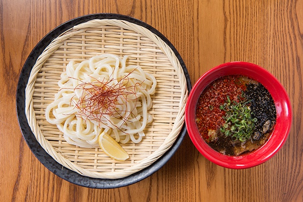 「カラシビ634(ムサシ)」(900円)。肉汁つけうどん「宮本武蔵」(850円)に花椒を加え、辛さとシビレをプラス