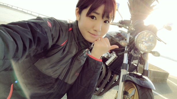 浜名湖をバックに、愛車のホンダCB400と記念撮影♪