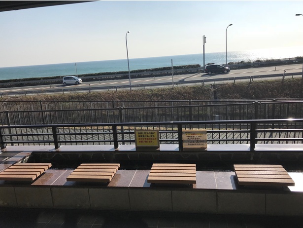 ドライブやツーリングの疲れを癒す、絶景足湯です！