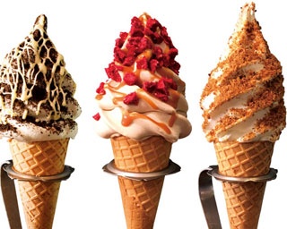 自分だけのオリジナルソフトクリームを味わう「Groovy Ice Cream GUFO」