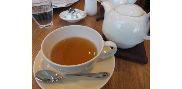 Afternoon Tea TEAROOM。ダージリン&ジャスミン672円。落ち着きます
