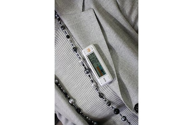 タニタの「カロリズム」が。歩数だけでなく、消費カロリーが時間ごとにグラフ化されるスグレもの。やはり、健康に対する意識が強いんですね！