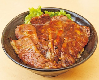 あこがれの神戸牛をたらふく食べる！「肉のヤマキ商店」が提供する驚異のコスパ焼肉丼！