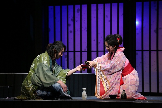 山下は「女性らしさを大事にしながら、色気のようなものも意識しながら演じています」と明かす
