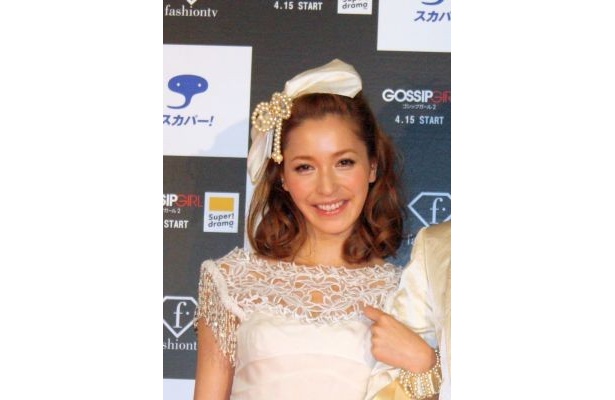 「ヘッドアクセにパールをプラスしてファッションのポイントにしています」
