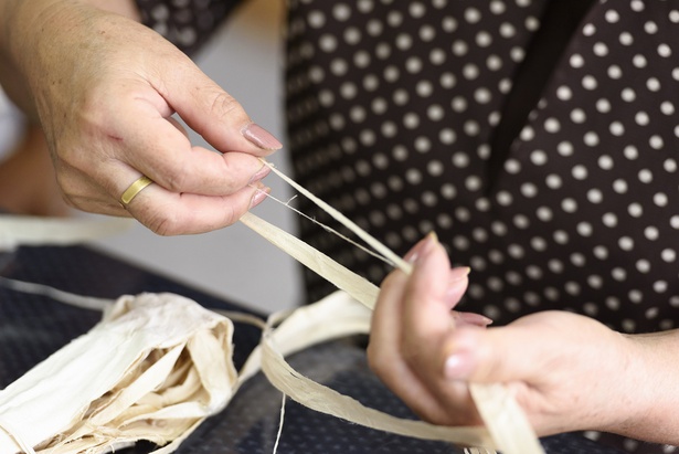 北海道初の伝統的工芸品に指定 アイヌ織物 二風谷アットウシとは ウォーカープラス
