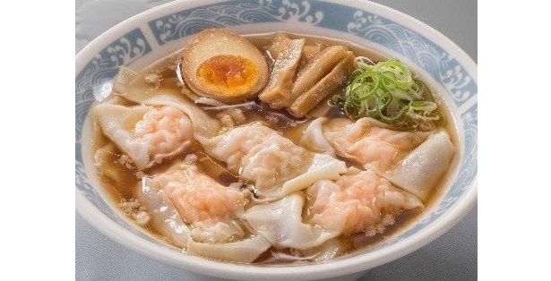 開発担当オススメの海老雲呑×醤油スープは、あっさりとした雲呑に背脂のコクと鶏油の風味で厚みのある醤油味が相性抜群