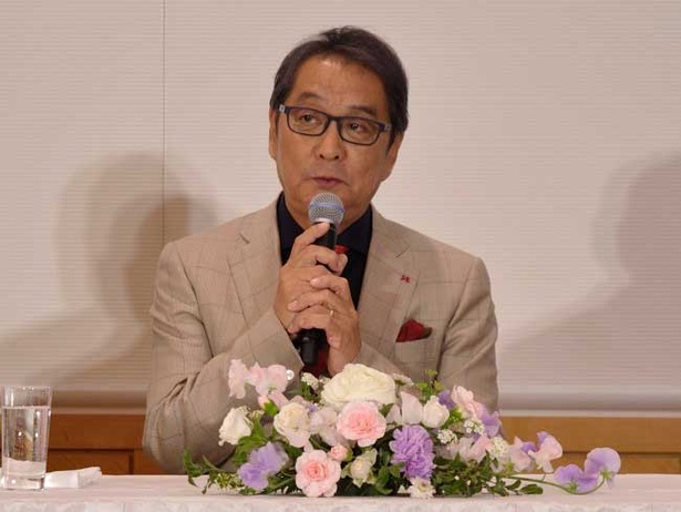 「吉永さんと一緒に芝居をすると、みんな今までと違う味を出してくれる。みんな吉永さんに恋をする」と語る滝田洋二郎監督