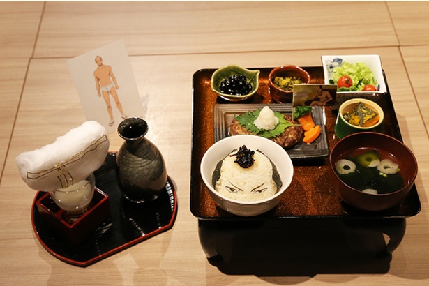 「将軍家は代々もっさりブリーフ派だソーダ」(左/990円)と「将軍かよォォォ!!ハンバーグ御膳～毒味は済ませてあります～」(右)で将軍づくしなどの楽しみ方も