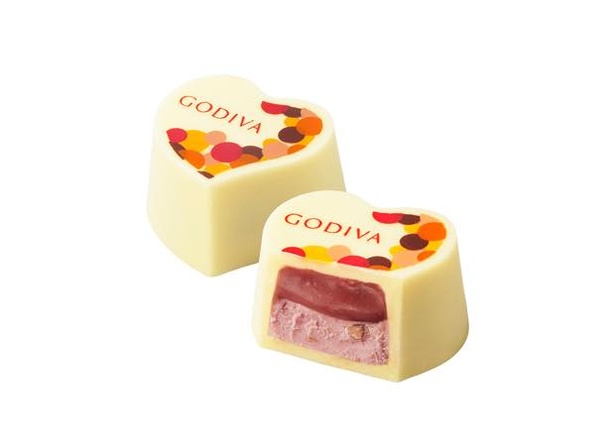 サクサクとした食感のラズベリームースに甘酸っぱいラズベリー クーリを重ね、ホワイトチョコレートで包んだ「レッドフルーツ クランブル 」
