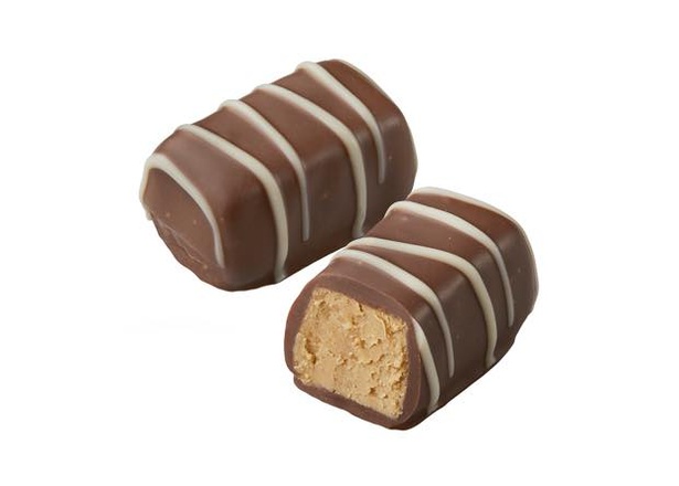 アーモンドが香ばしい、口どけなめらかなガナッシュをミルクチョ コレートで包み、ホワイトチョコレートで飾った「フランジパーヌ アモンド クレーム」
