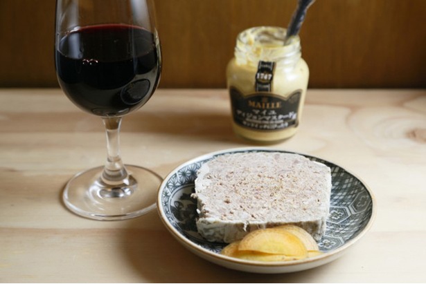 ｢コキンヌのテリーヌ｣(1000円)。マスタードはお好みでどうぞ 