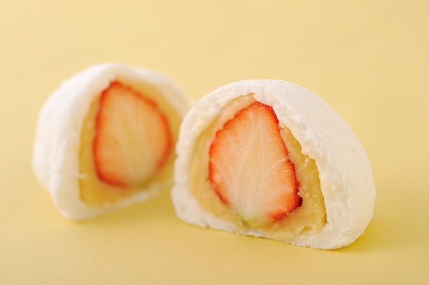 さがほのかと白あんに練乳を練り込んだミルク黄味餡を特製のマシュマロのような求肥で包む