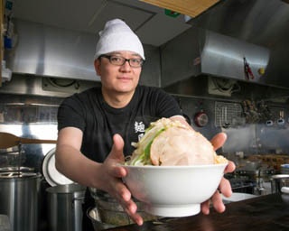 横浜・日ノ出町に新たなG系がオープン。野菜だけで600g、総重量1,400gの巨大な山を攻略せよ！