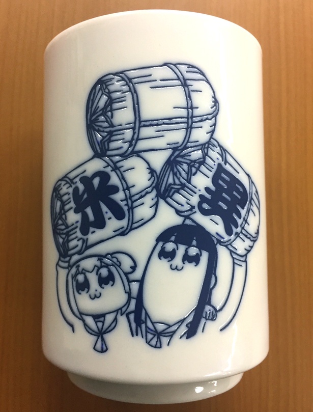 イベント限定商品「湯呑(覇権)」(1296円)。新宿会場では連日完売した人気アイテムだ