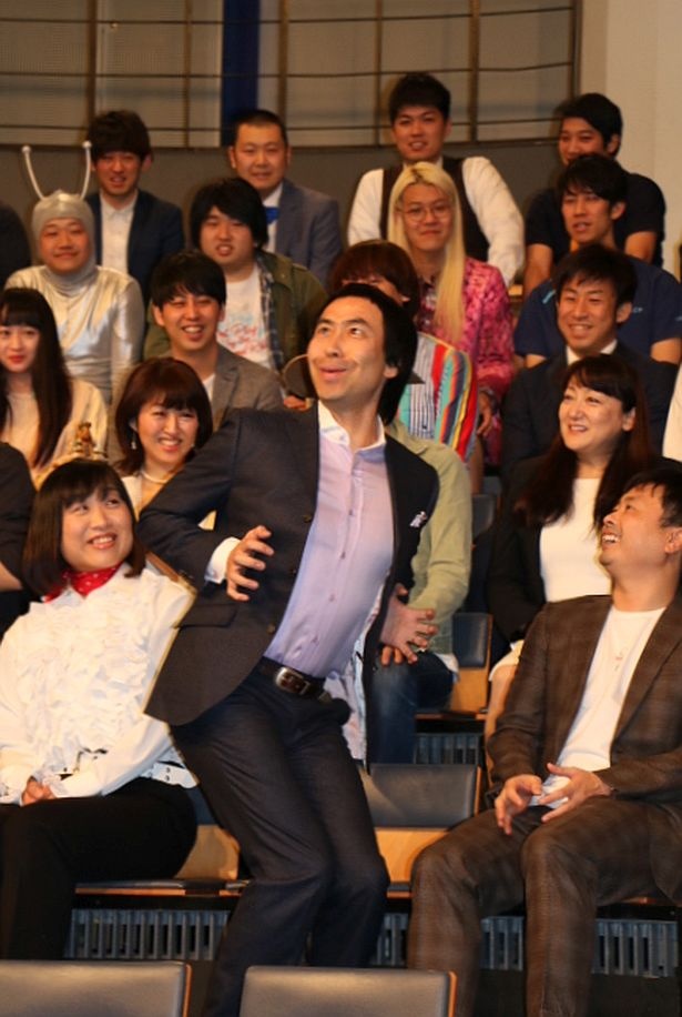 【写真を見る】アピールタイムにギャグを披露するペナルティのワッキー