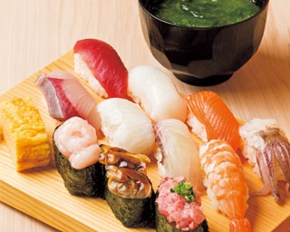 ハイコスパ江戸前寿司を立ち食いで！「魚がし日本一 中之島フェスティバルプラザ店」