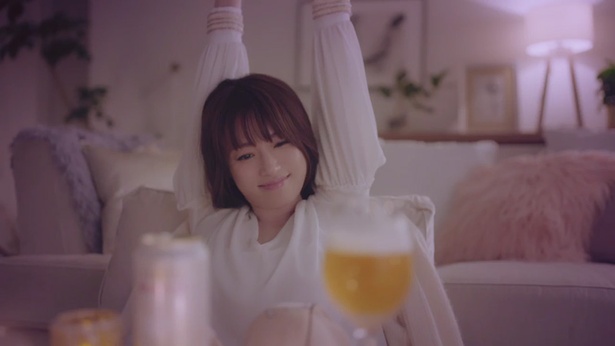  【写真特集】深田恭子 WEB限定動画「ヱビス 華みやび Night Routine 篇」カット画像(14/24)