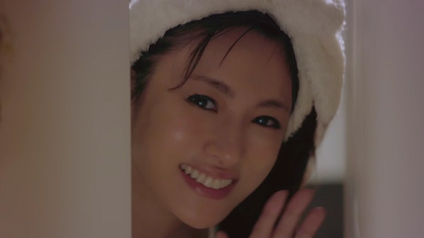 【写真特集】深田恭子 WEB限定動画「ヱビス 華みやび Night Routine 篇」カット画像(18/24)