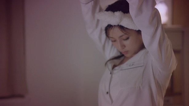【写真特集】深田恭子 WEB限定動画「ヱビス 華みやび Night Routine 篇」カット画像(19/24)