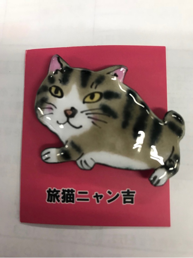 福岡県糸島「のび工房」とコラボした「ニャン吉七宝ブローチ」はここだけの販売