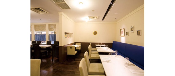 明るい店内