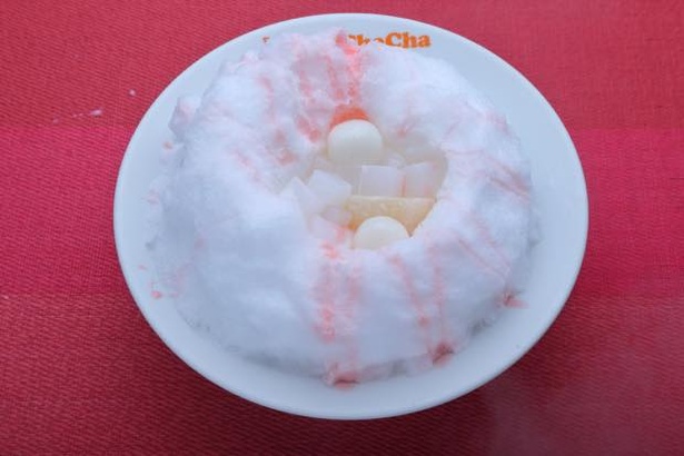 【写真を見る】練乳ソースにライチ、ナタデココ等の白をベースとした「ホットかき氷白」