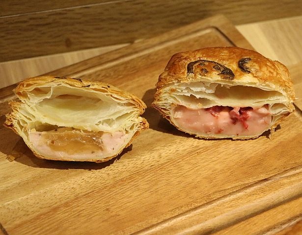 2月から発売されている「もちもち桜わらび餅」(345円)と3月のスイーツパイ「ストロベリーマスカルポーネ」(280円)