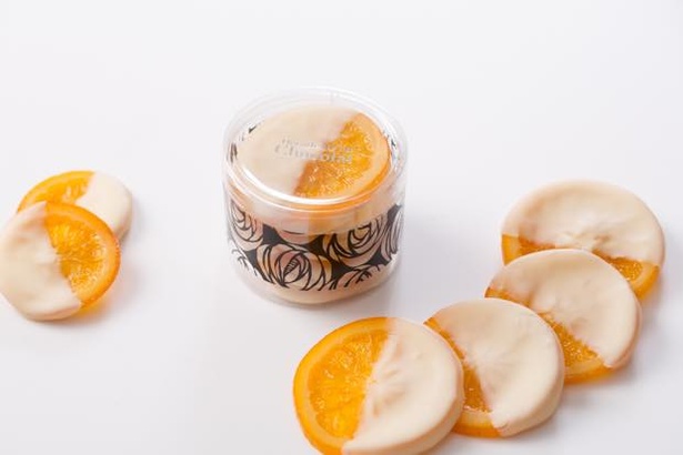 見た目も鮮やかでジューシーなスペインバレンシア産のオレンジと優しい味わいのホワイトチョコレートのマリアージュが絶妙