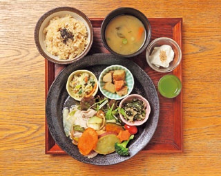 味も栄養バランスも抜群！管理栄養士と野菜ソムリエ監修の「玄米＆やさい食堂 玄三庵  西梅田店」