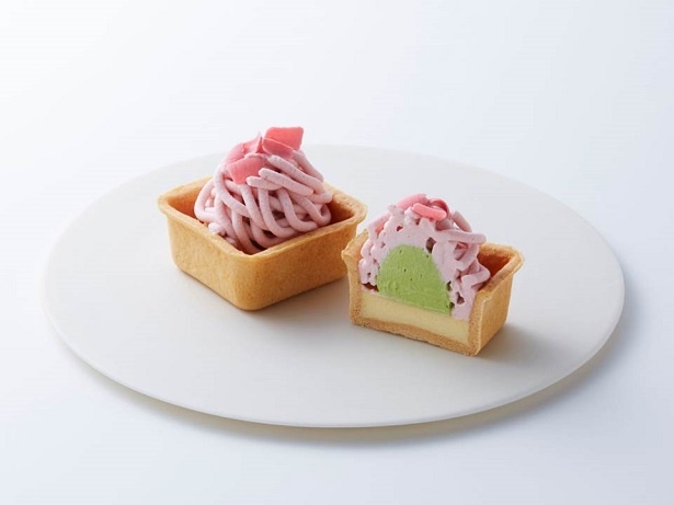 まろやかなレアチーズケーキに宇治抹茶クリームとほんのり甘いさくら風味のクリームが楽しめる