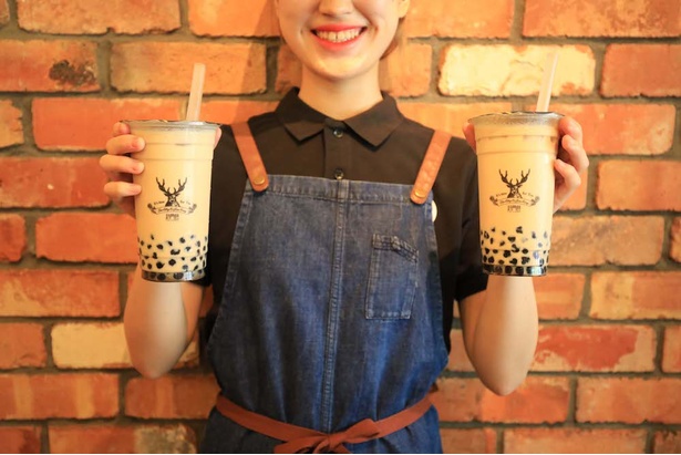 【写真を見る】台湾発の本格派ティースタンド「THE ALLEY」から春の新しいお茶「白桃烏龍」が新登場！