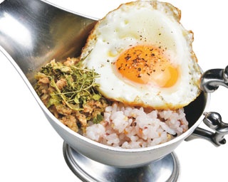 シメはカレーで！本格スパイスカレーが味わえるバル「立ち呑み ジャックとマルチダ」