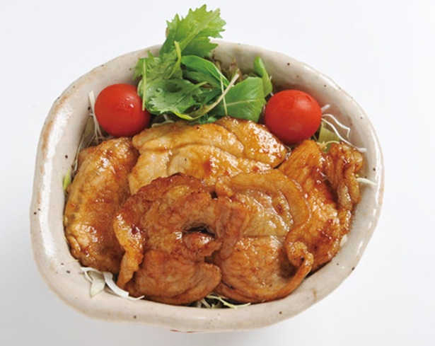 ハイキング後にがっつり食べたい「みかわポークしょうが焼丼」(900円)。愛知県・蔵王山近くの定食店「若草」で味わえる