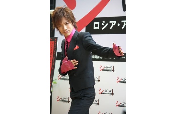 謎のポーズを決めるDAIGOさんに報道陣が「それ何のポーズ？」と質問。「ロックステップの静止版です」