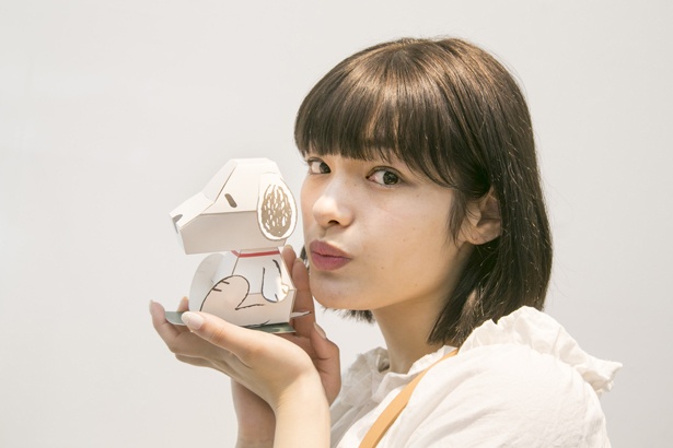ペーパークラフトの「びっくりぽんSNOOPY」(1080円)はインテリアにもオススメ