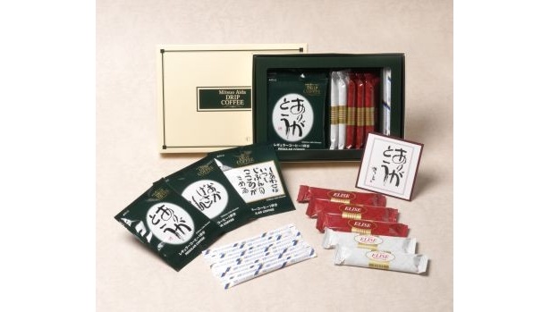 【写真】シュガーやウエハース菓子のセットも