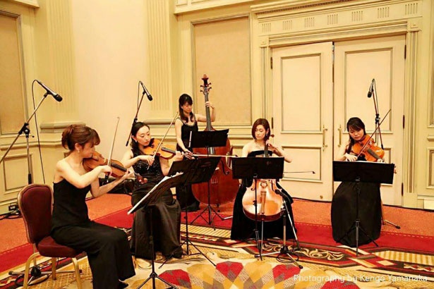 バイオリンやフルートなど、アコースティック楽器の演奏を楽しめる「ライブラリーエコステージ」 ※写真はイメージ