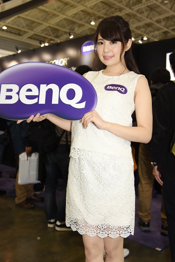 BenQブースのコンパニオン