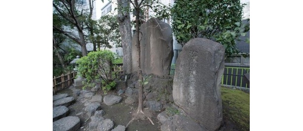 吉田松陰ゆかりの石碑が3基ならぶ【中央区立十思公園】