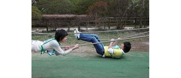 レスキュー隊のように進むアスレチック「ロープレインジャー」(清水公園)