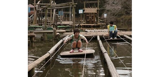 「タライ船渡り」ではひっくり返ってしまうことも…(清水公園)