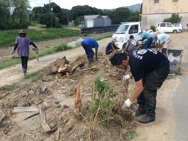 昨夏に朝倉市比良松地区を訪れ、ボランティア活動を実施