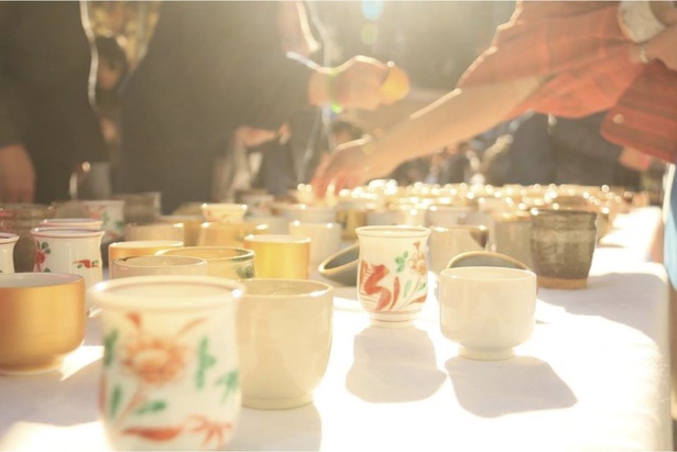 【写真を見る】使った酒器や小皿は持って帰れるので、食器選びもこのイベントの醍醐味
