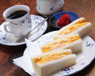 手作りサンドウィッチでホッとする朝を、神戸っ子が愛する「カフェバール こうべっこ」