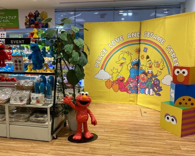 福岡・天神で「セサミストリートフェア」開催中、グッズ約400種がずらり！世界展の限定アイテムも復活販売