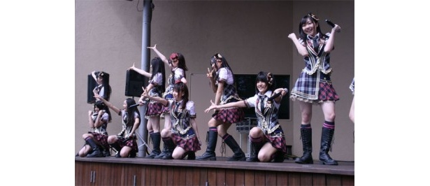 team B.L.Tの10人はカップリング曲のバンジー宣言を熱唱！