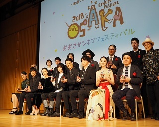 菅田将暉、桐谷健太に「漫才やって」浜村淳が無茶ぶり！ 「おおさかシネマフェスティバル」表彰式