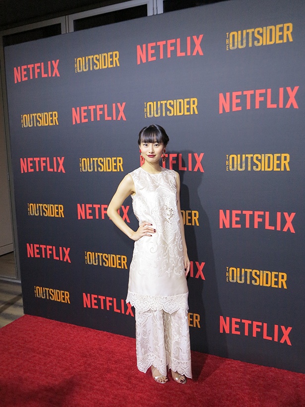 忽那汐里は、主人公ニックを魅了する美由を彷彿させる妖艶さ
